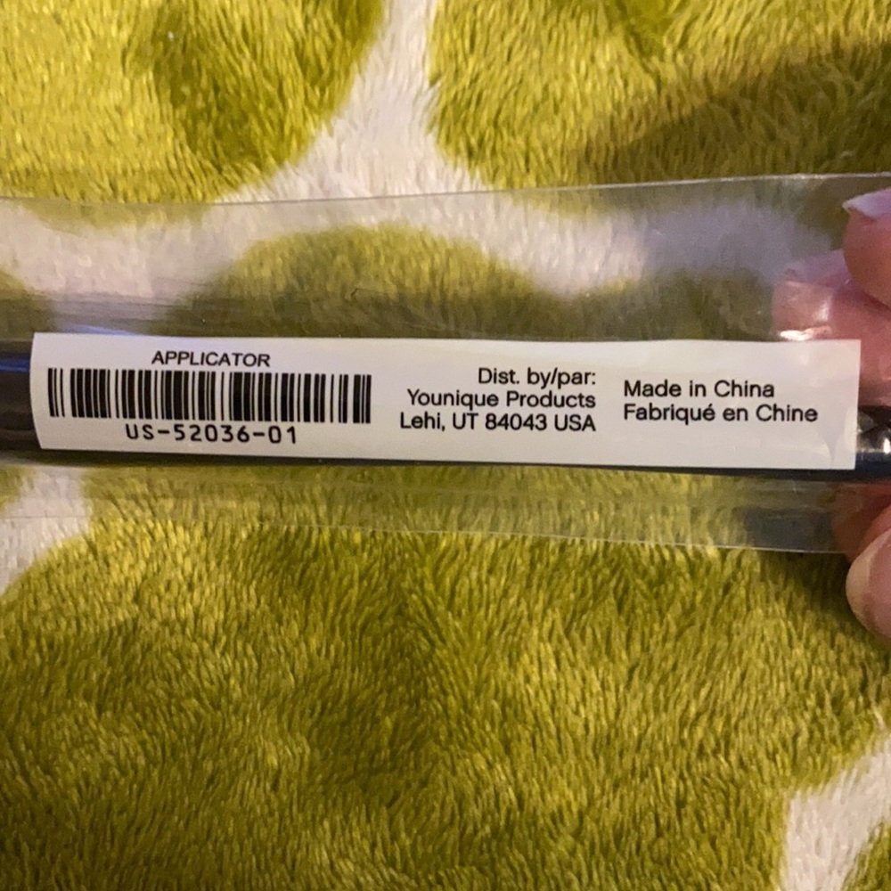 Younique Applicator - Picture 2 of 2